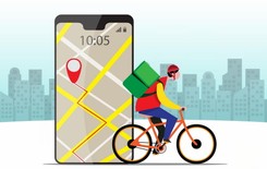 Rapaz trabalha com delivery aplicativos para traças rotas de entrega grátis